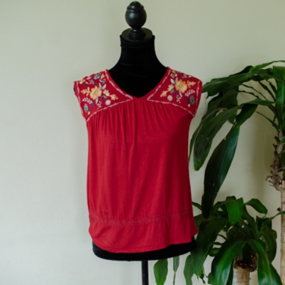 Knox Rose Embroidered top XS.